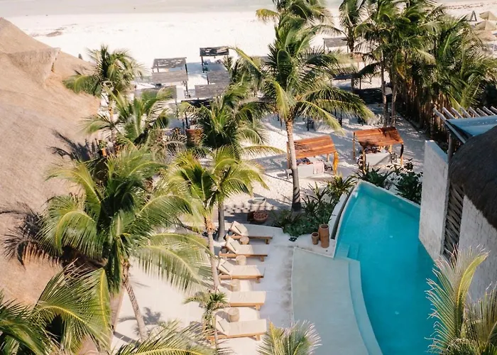 Don Quijote - Private Pool & Beach Club Access